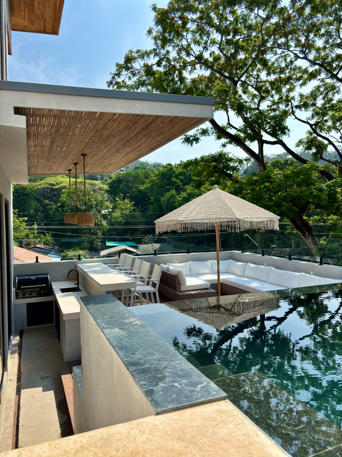 Penthouse infinity pool overlooking the jungle and Santa Teresa