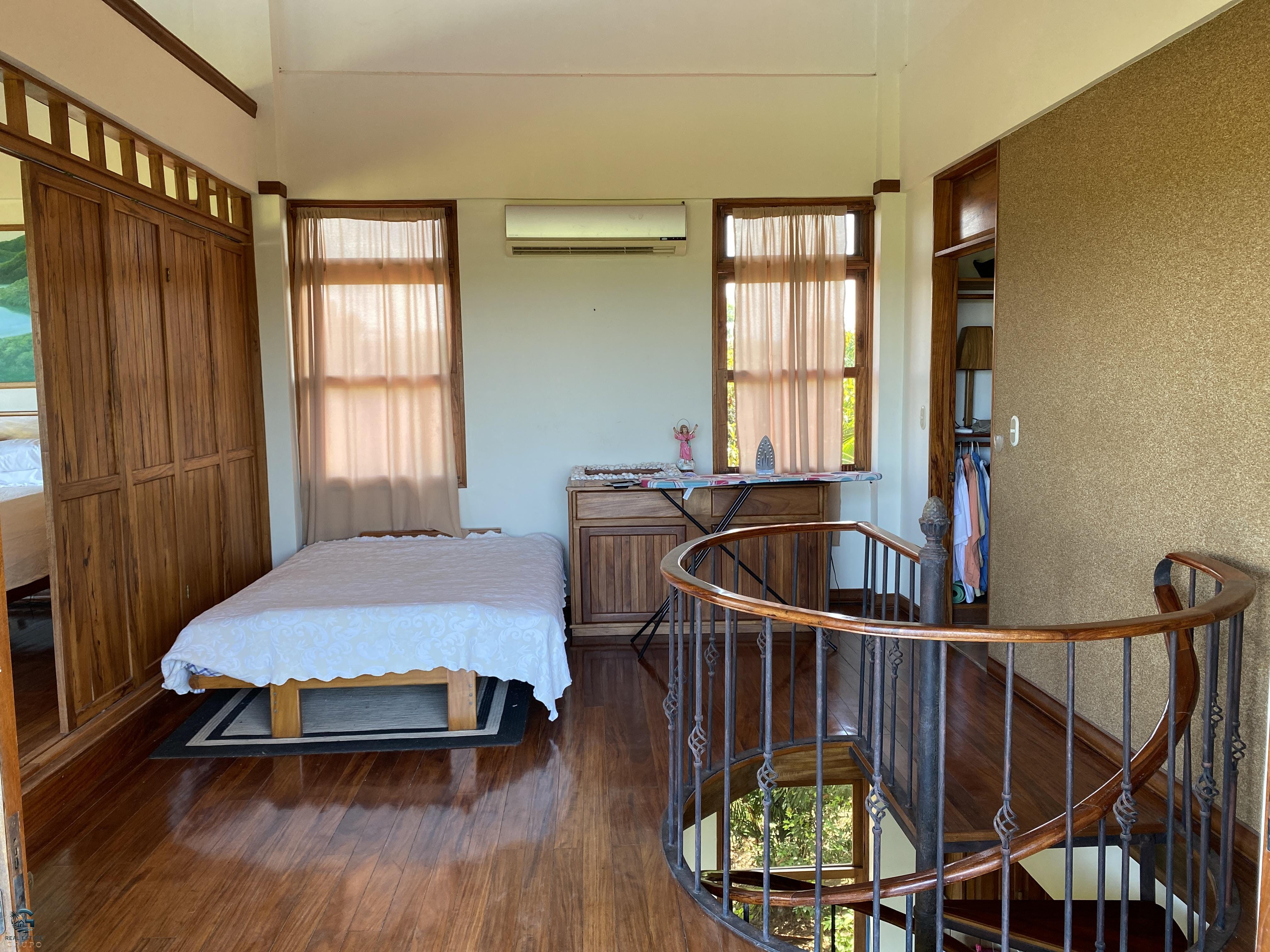 807D6425-0EF8-476E-AF82-3A6BB10E7098