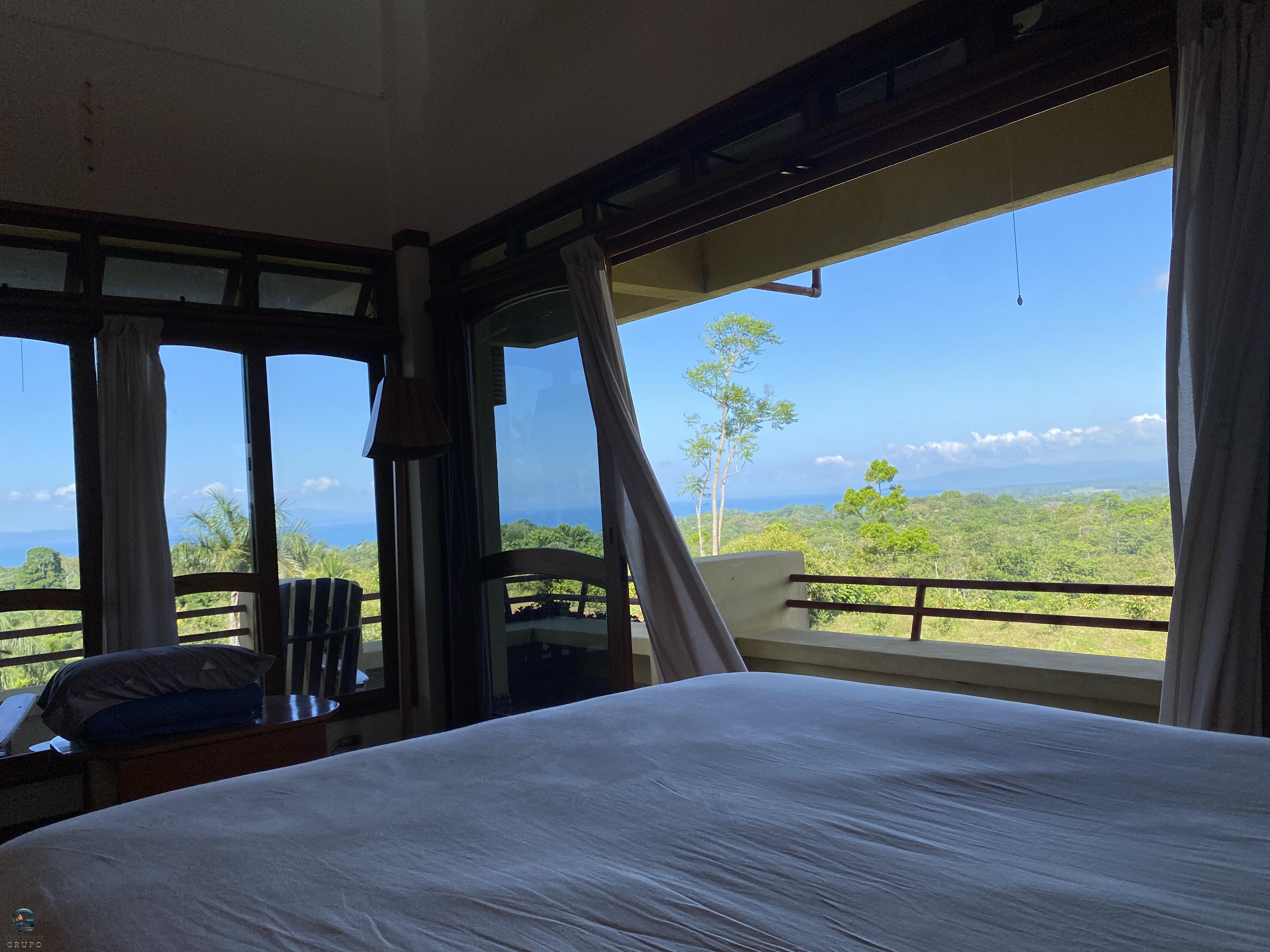 B0128E7E-BC5E-49AD-9CFE-7F54140F40AF