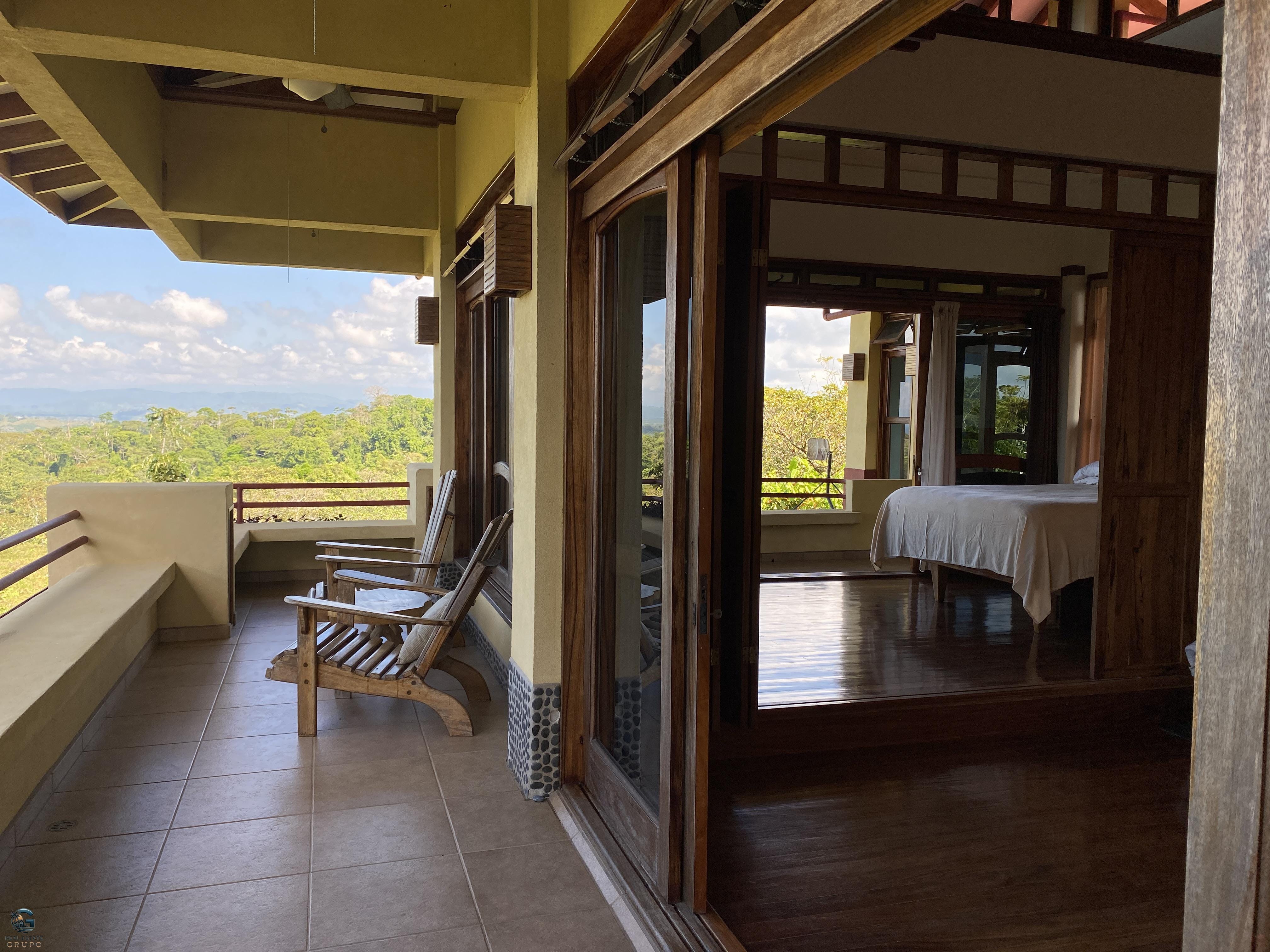 E93DD890-3E17-4DF8-A580-BD51E6754E3A