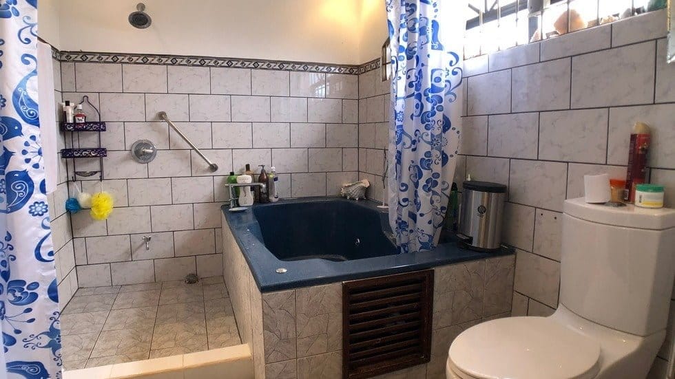 13.1 master bath-min