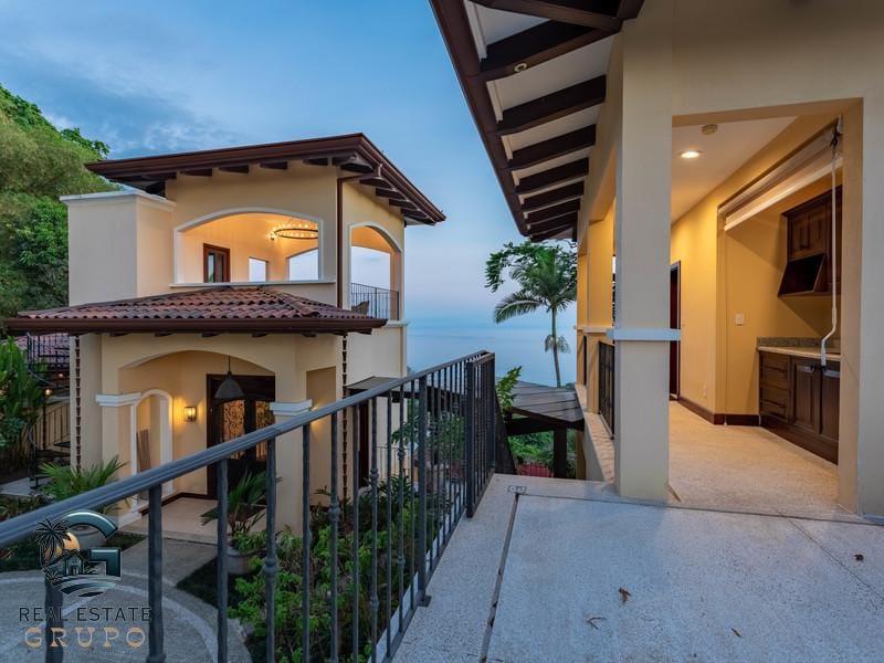 Guest Sunset Deck 3-