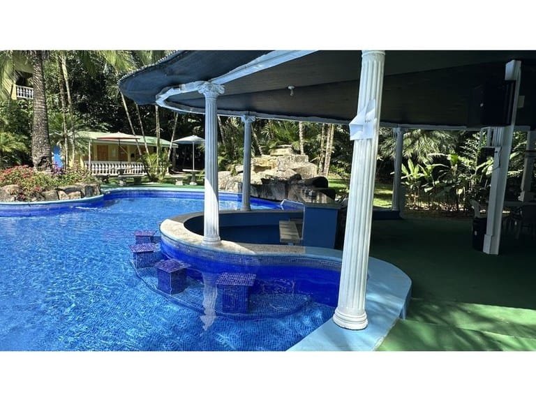 cs2400017_img-54_large