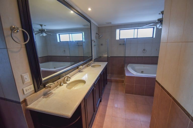 ea69a0288ca9e5ee92267c0682d5e2f4