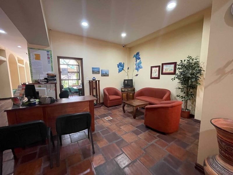 12 OFICINA Y AREA DE RECEPCION 1 PLANTA