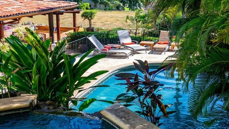 702ed810292466765d6aba30de935d45