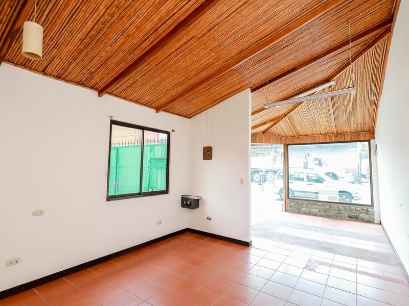 Quepos-Commercial-lot-29