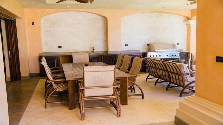 e1c397355bda2645c06d9dd17d9d8df9-min