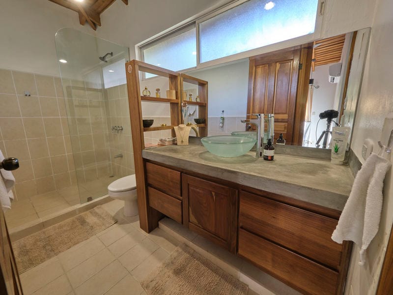master_bedroom_bath_1