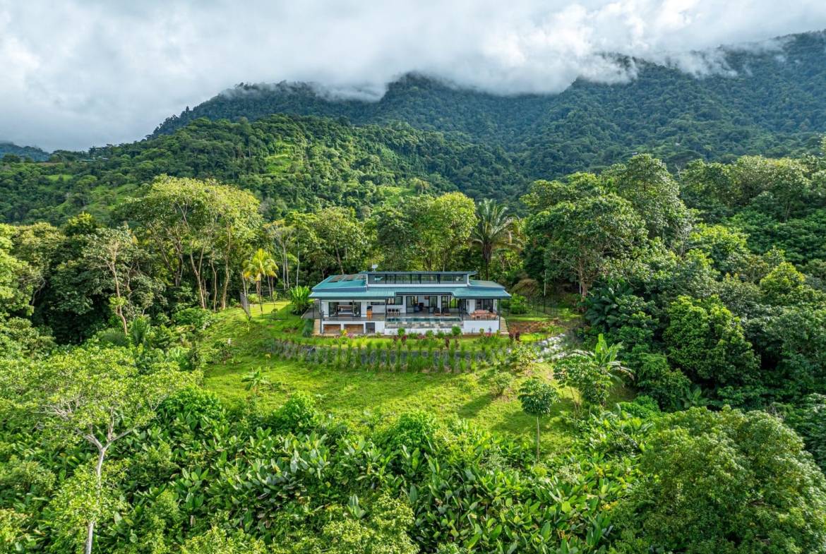Ocean view home in Ojochal
