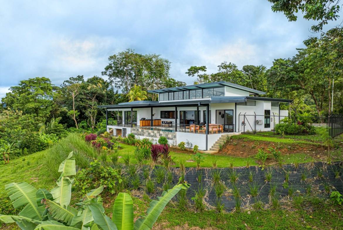 Ocean view home in Ojochal