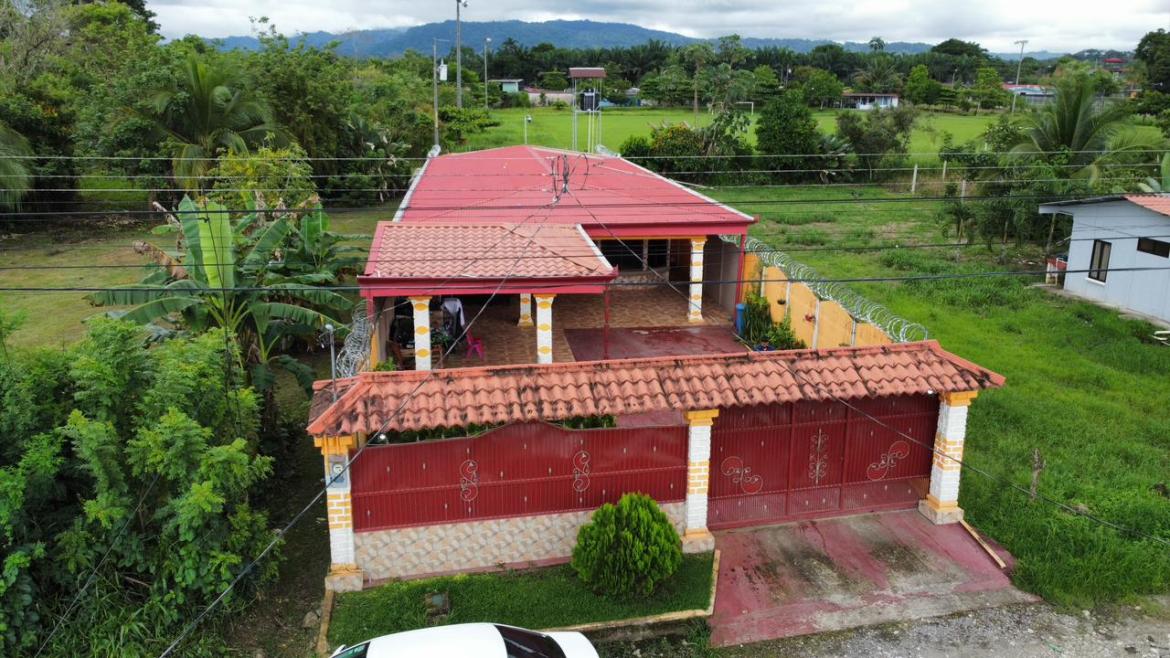 ef27ed68-e93f-44f8-9cd9-dfbe49ba54d6-min