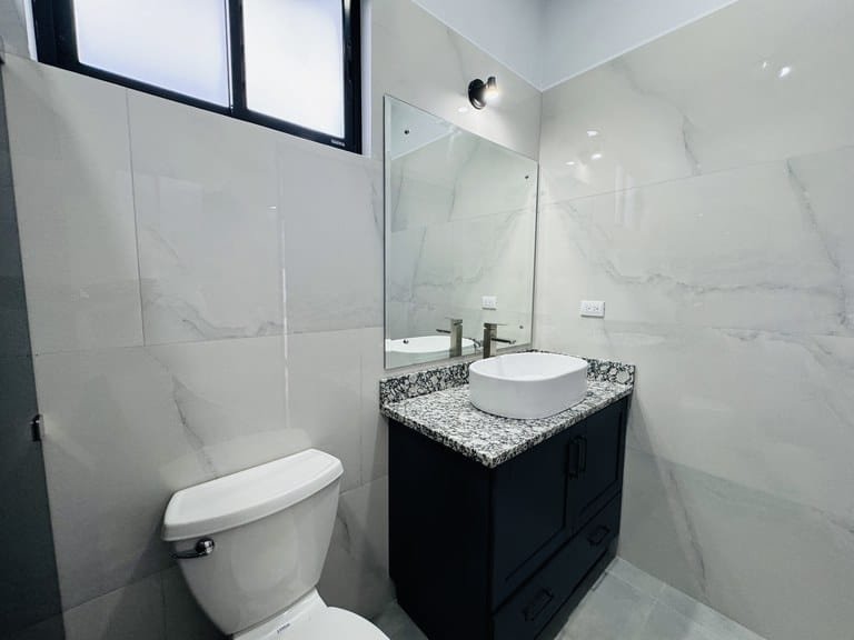 rs2400607_img-12_large-min