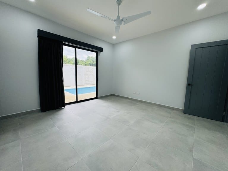 rs2400607_img-13_large-min