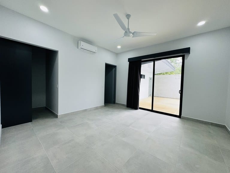 rs2400607_img-15_large-min