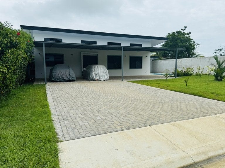 rs2400607_img-2_large-min