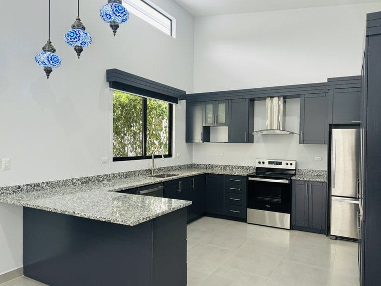 rs2400607_img-6_large-min