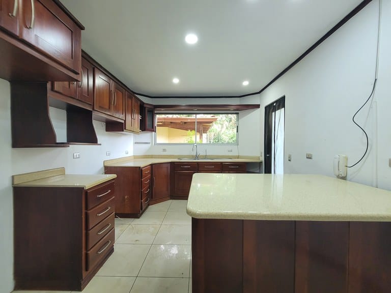 rs2400721_img-10_large-min