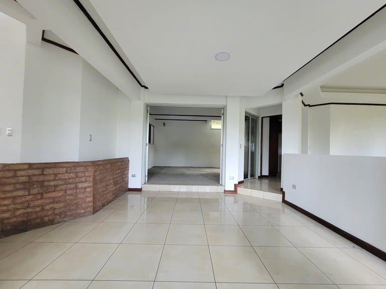 rs2400721_img-9_large-min