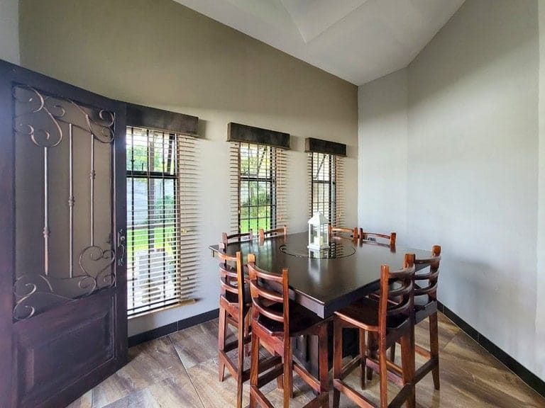 rs2400732_img-9_large-min