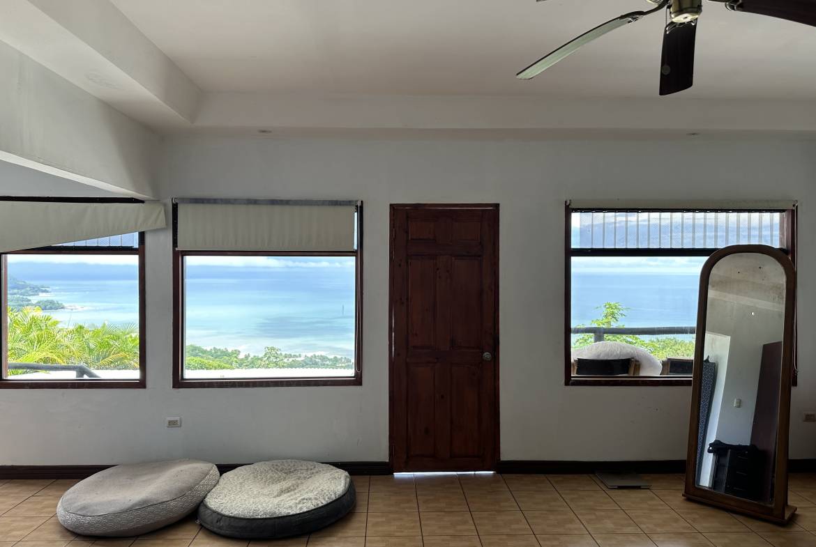 Ocean View property in Santa Teresa