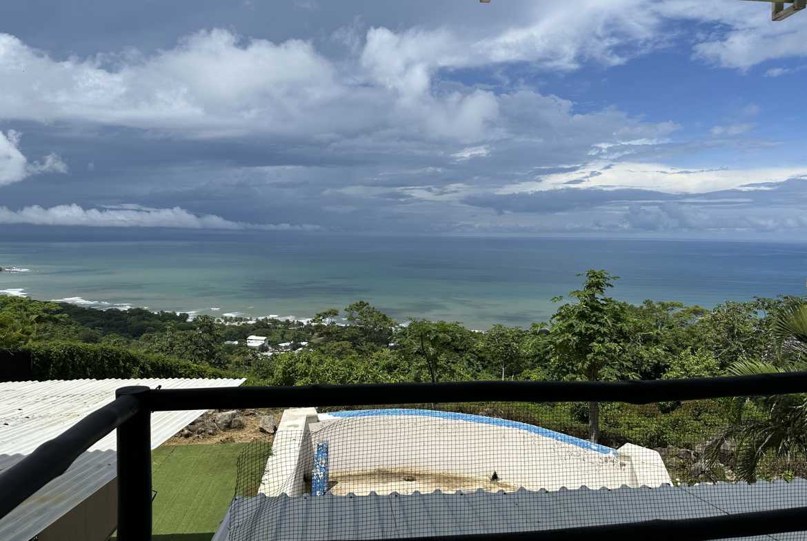 Ocean View property in Santa Teresa