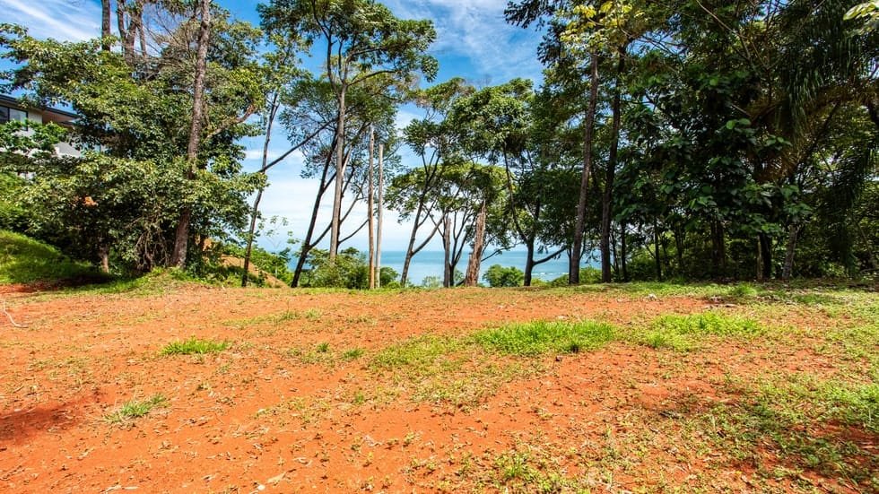 Ocean view property in Playa Dominical