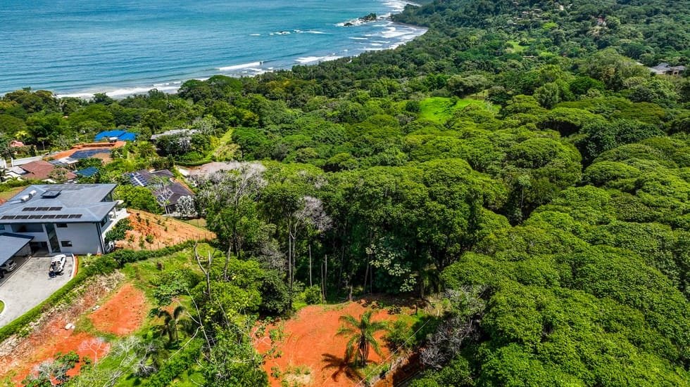 Ocean view property in Playa Dominical