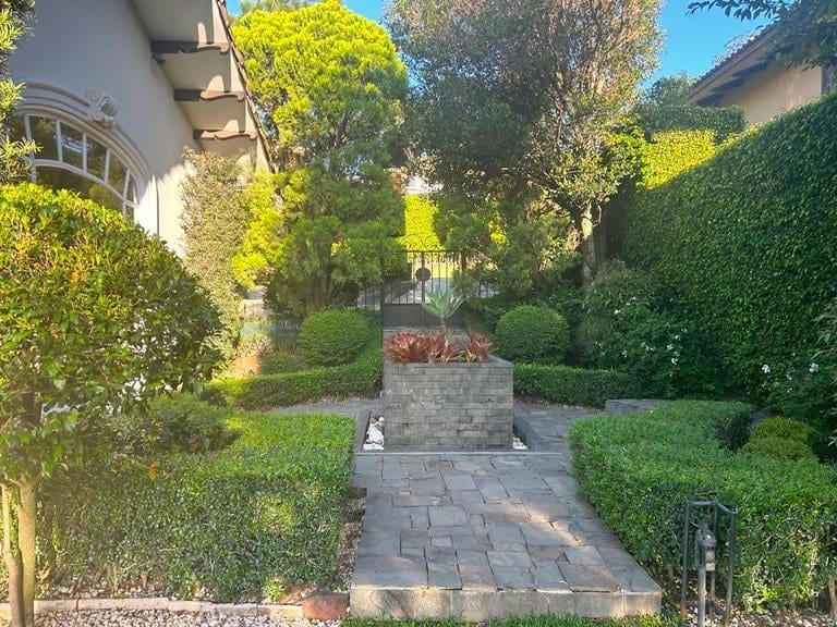 rs2400609_img-20_large-min