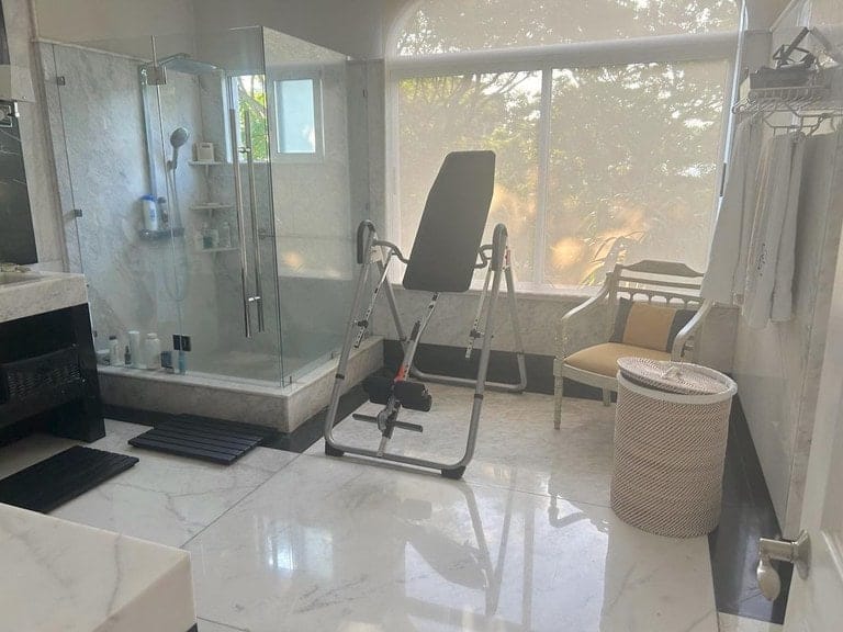 rs2400609_img-24_large-min