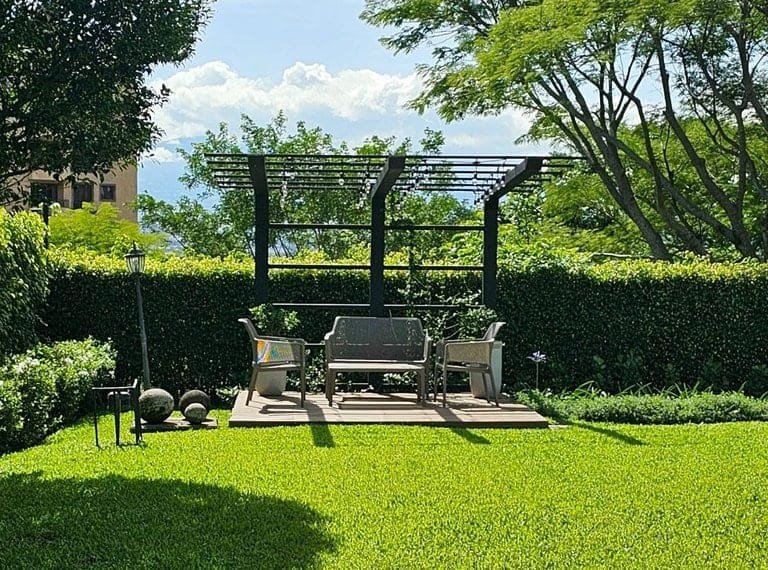 rs2400609_img-5_large-min