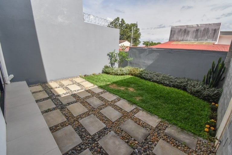 rs2400646_img-10_large-min