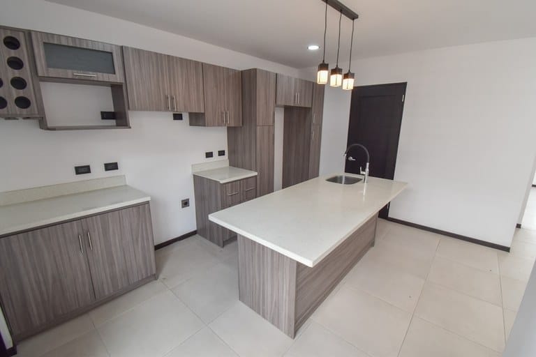 rs2400646_img-13_large-min