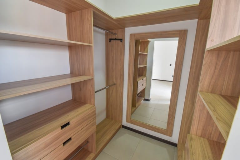 rs2400646_img-18_large-min