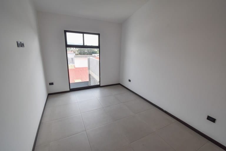 rs2400646_img-20_large-min