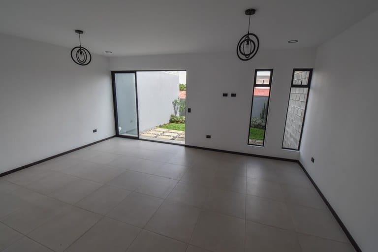 rs2400646_img-6_large-min