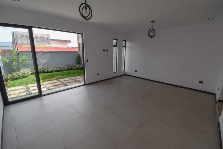 rs2400646_img-8_large-min