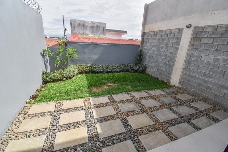 rs2400646_img-9_large-min