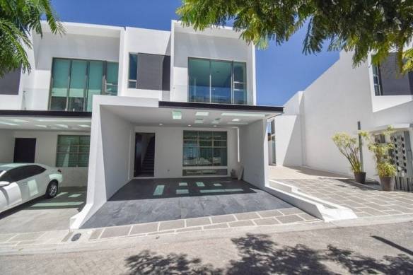 for sale in EscazÃº