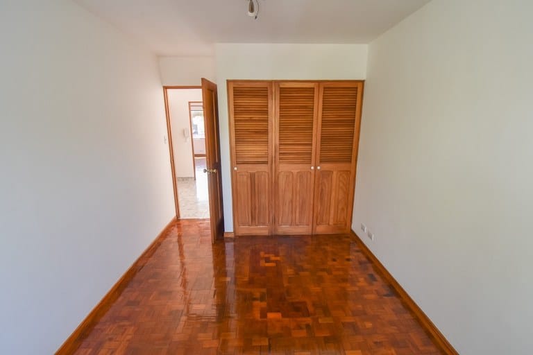 rs2400741_img-17_large-min