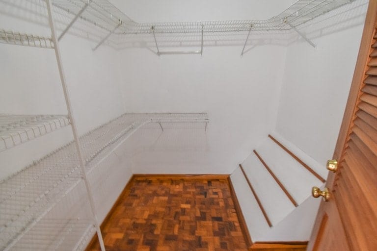 rs2400741_img-23_large-min