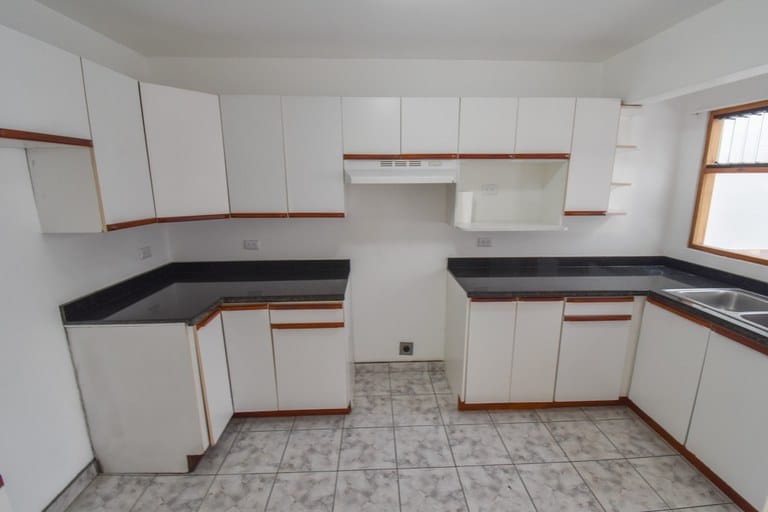 rs2400741_img-7_large-min