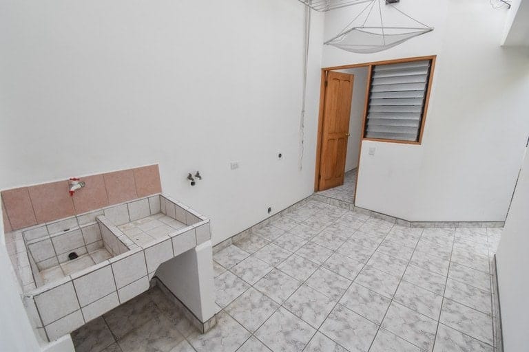 rs2400741_img-9_large-min