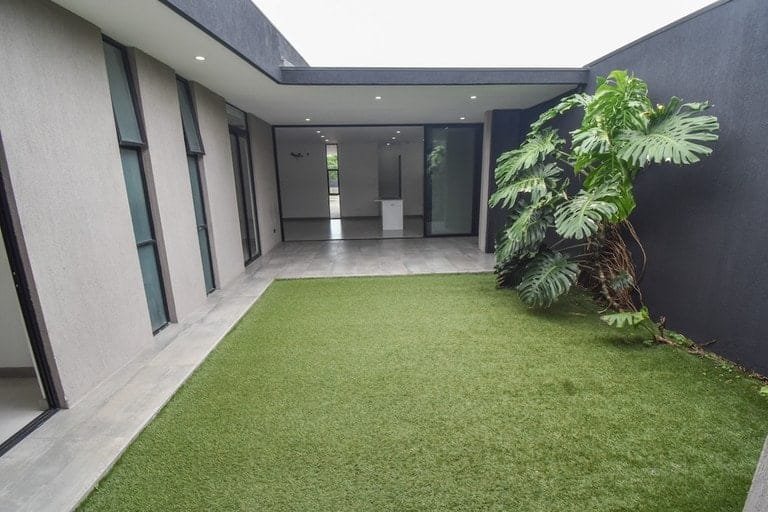 rs2400752_img-22_large-min