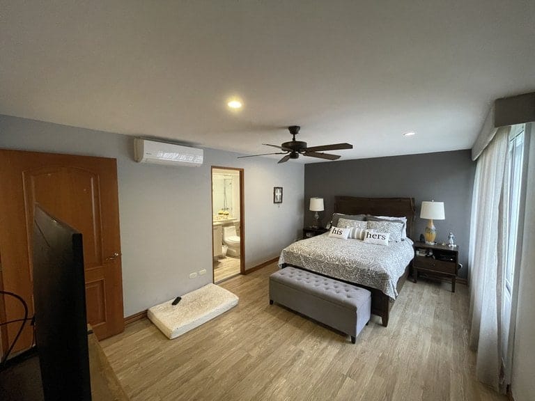 Spacious Apartment in EscazÃº