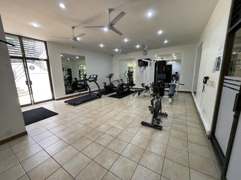 Spacious Apartment in EscazÃº