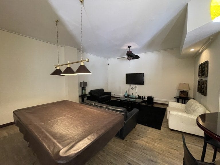 Spacious Apartment in EscazÃº