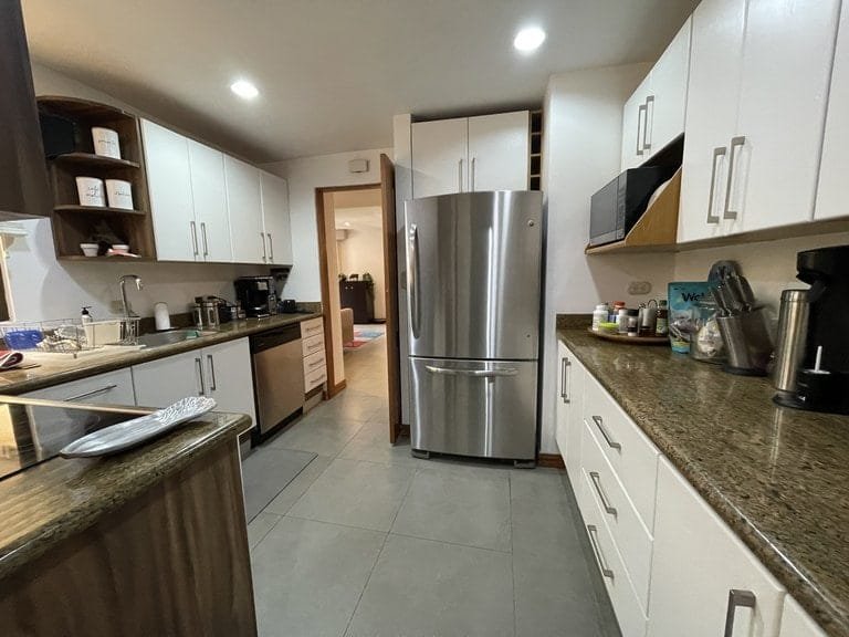 Spacious Apartment in EscazÃº