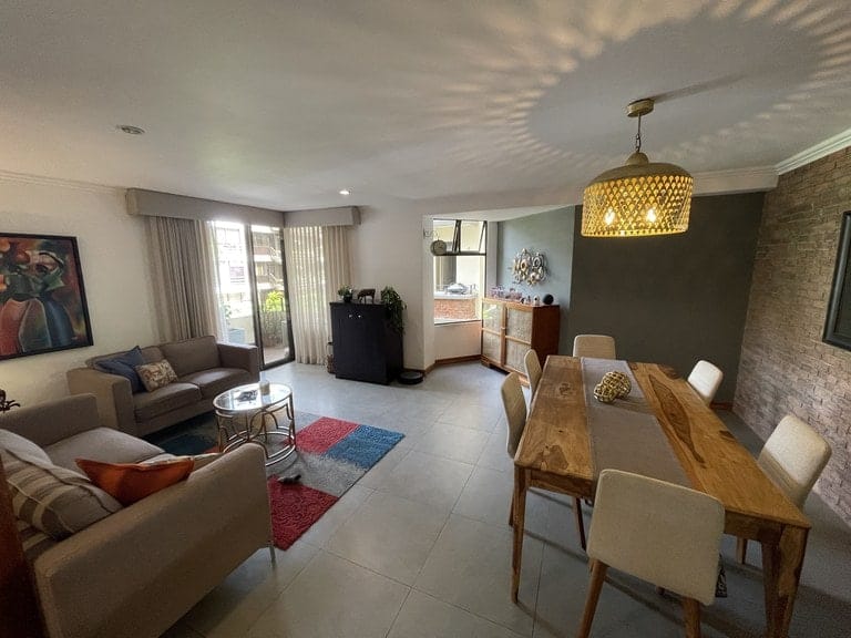 Spacious Apartment in EscazÃº