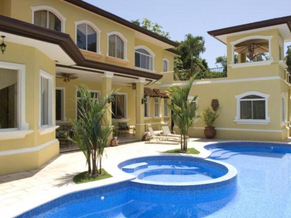 Luxury estate in Los Sueños